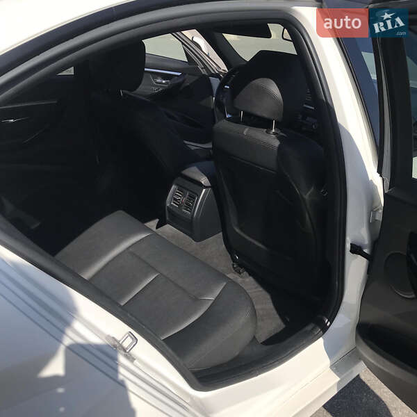 Седан BMW 3 Series 2018 в Дніпрі