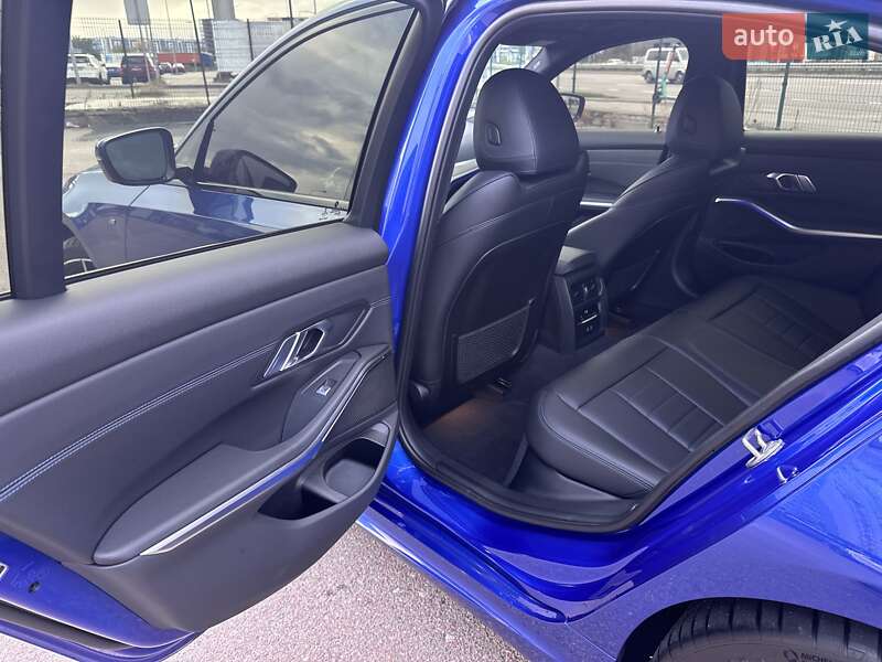 Седан BMW 3 Series 2022 в Киеве