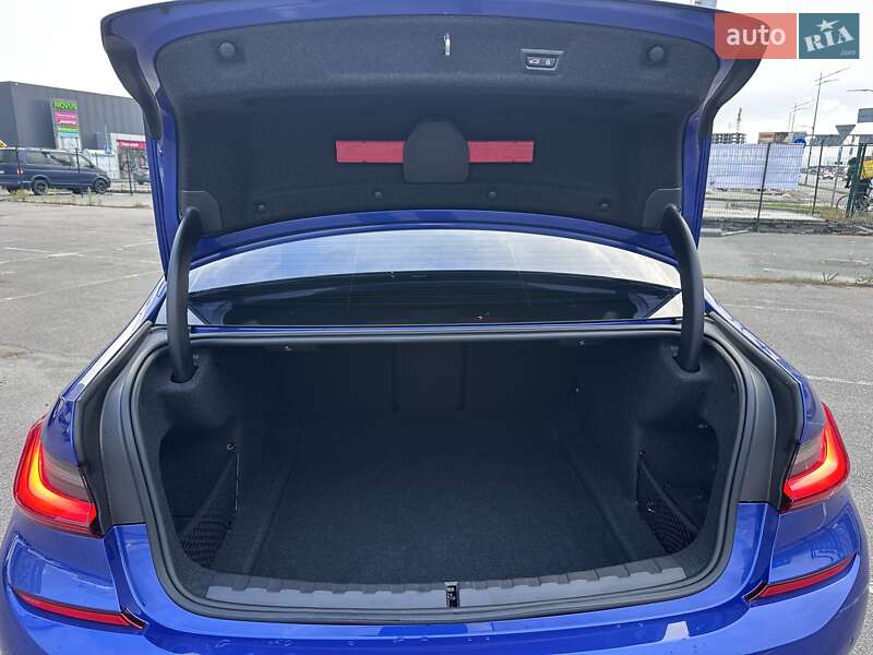 Седан BMW 3 Series 2022 в Киеве