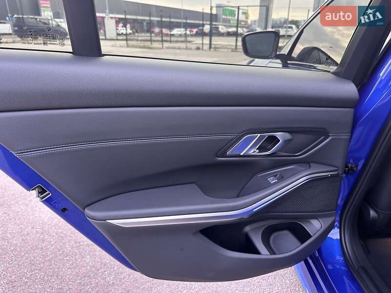 Седан BMW 3 Series 2022 в Киеве