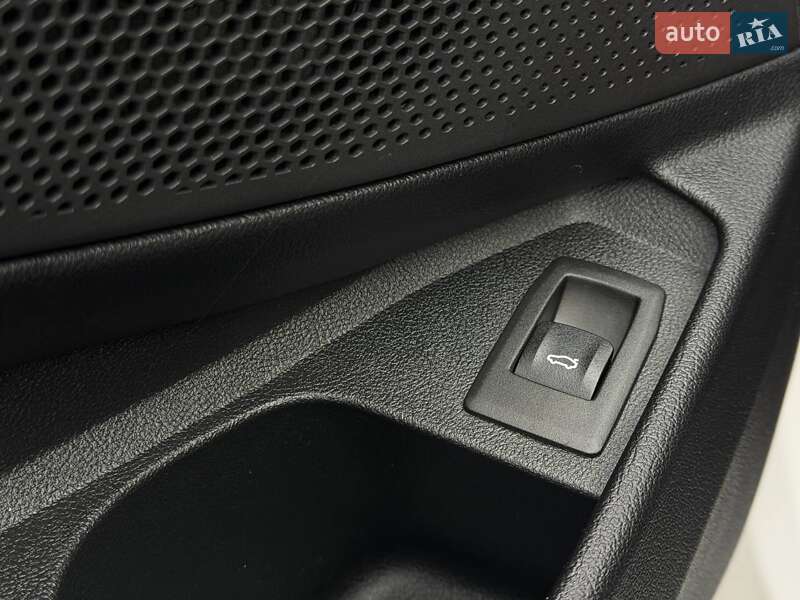 Седан BMW 3 Series 2019 в Харькове