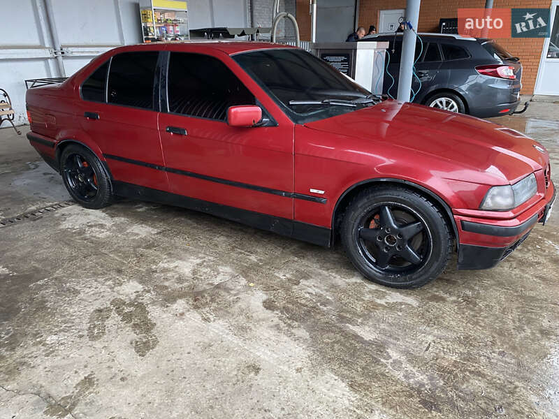 Седан BMW 3 Series 1997 в Ромнах