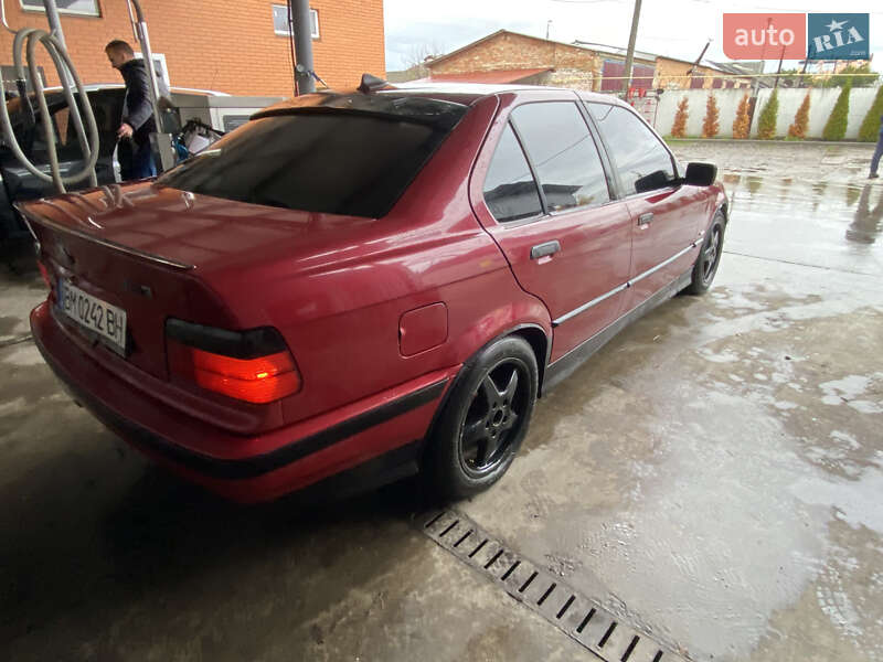 Седан BMW 3 Series 1997 в Ромнах