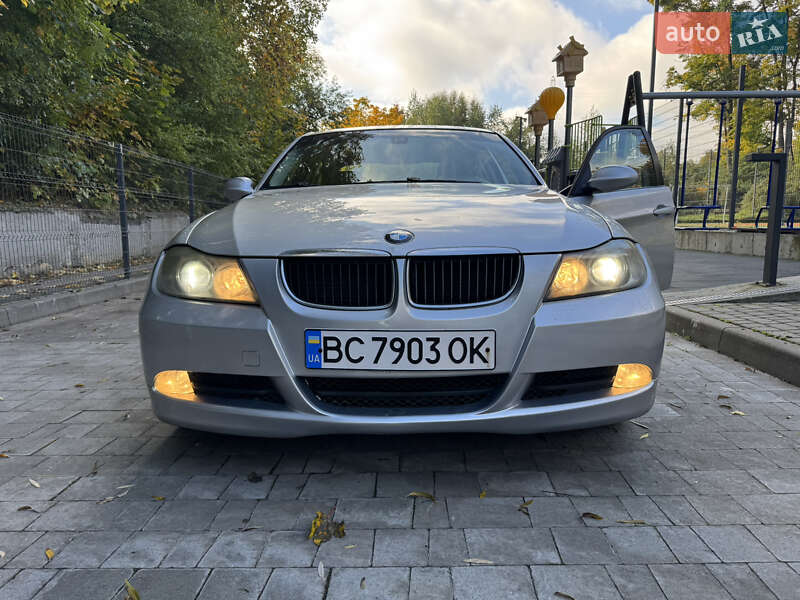 Седан BMW 3 Series 2005 в Львове