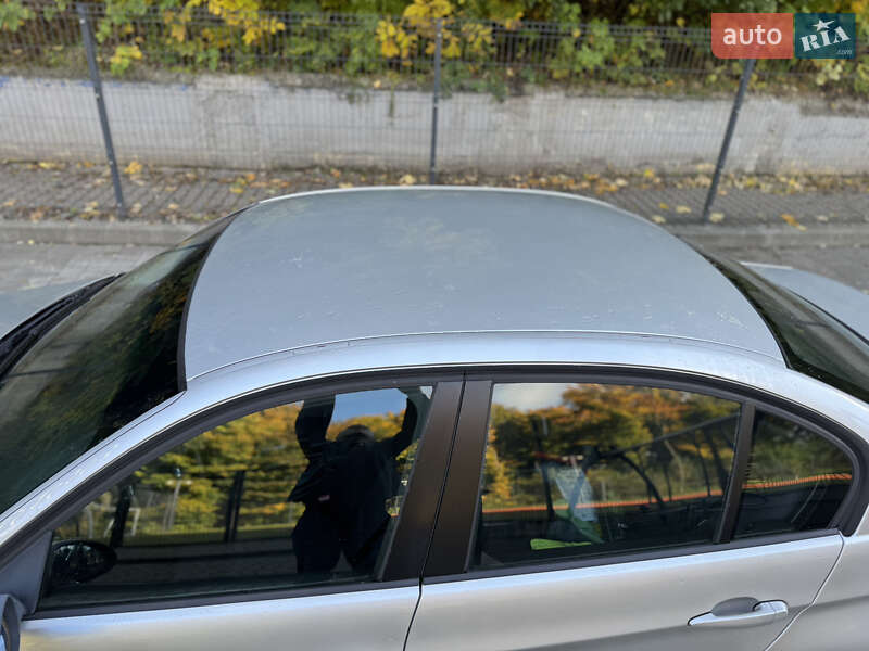 Седан BMW 3 Series 2005 в Львове