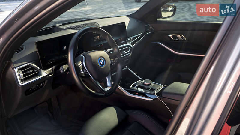 Седан BMW 3 Series 2022 в Львові