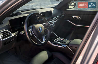 Седан BMW 3 Series 2022 в 