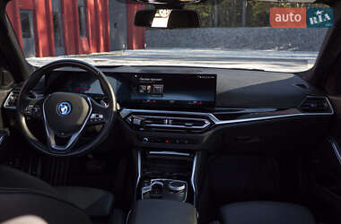 Седан BMW 3 Series 2022 в 