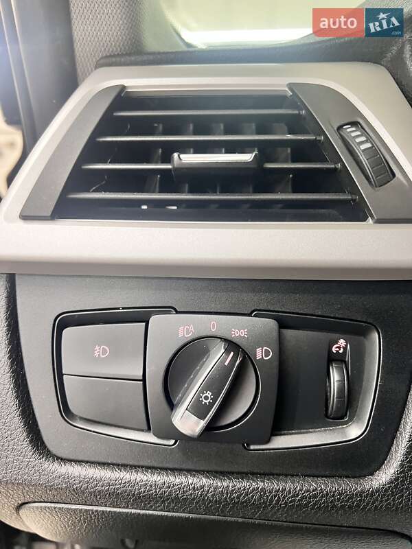 Седан BMW 3 Series 2017 в Києві