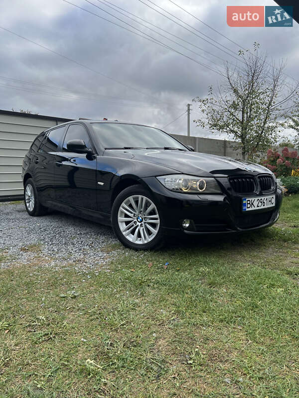Универсал BMW 3 Series 2011 в Березному