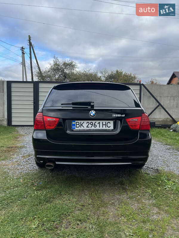 Универсал BMW 3 Series 2011 в Березному