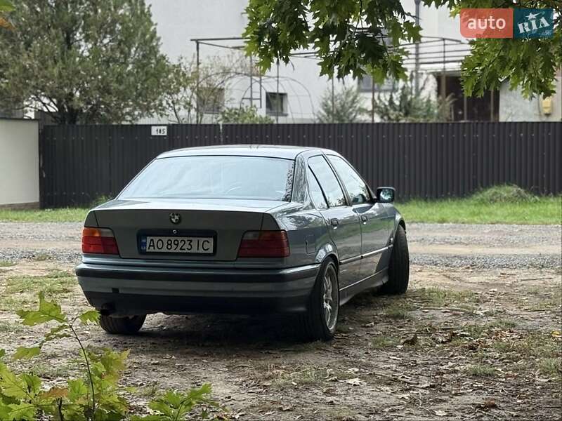 Седан BMW 3 Series 1995 в Ужгороде