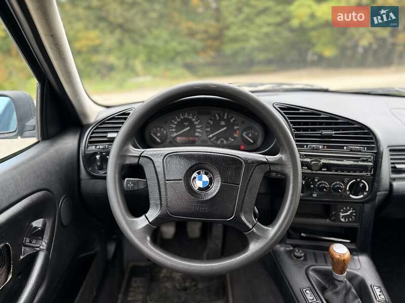 Седан BMW 3 Series 1995 в Ужгороде