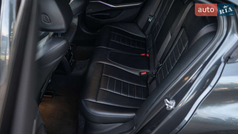 Седан BMW 3 Series 2019 в Львові