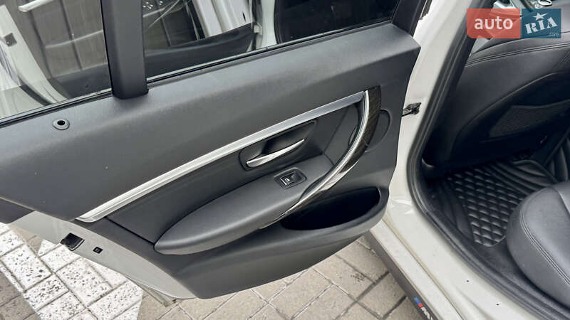 Седан BMW 3 Series 2016 в Киеве
