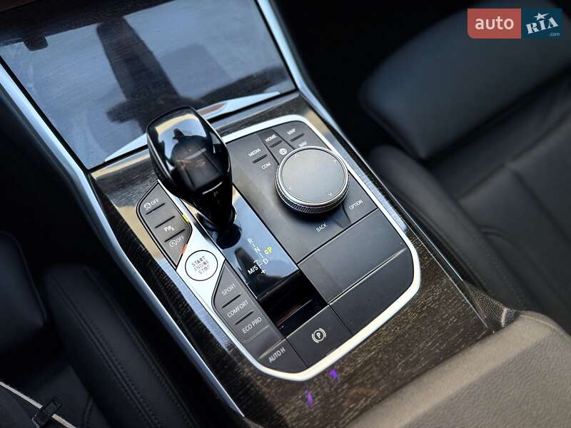 Седан BMW 3 Series 2021 в Львове
