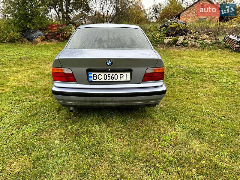 Седан BMW 3 Series 1994 в Львове