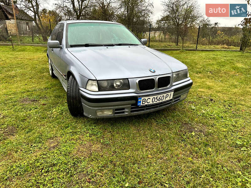 Седан BMW 3 Series 1994 в Львове