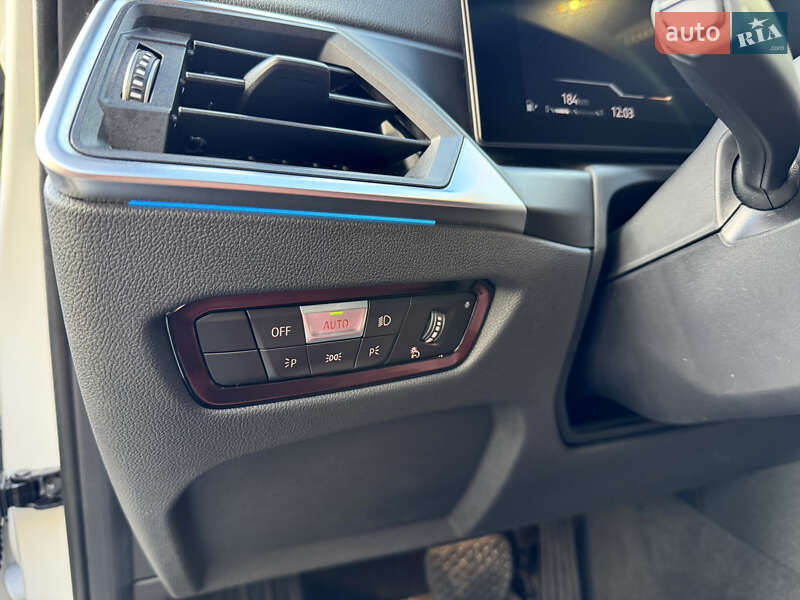 Седан BMW 3 Series 2023 в Львові