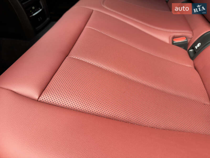 Седан BMW 3 Series 2023 в Львові