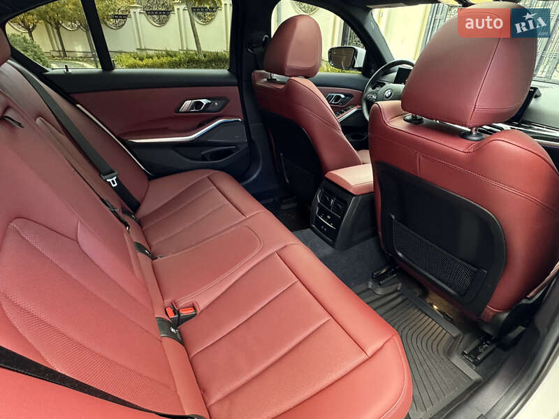 Седан BMW 3 Series 2023 в Львові