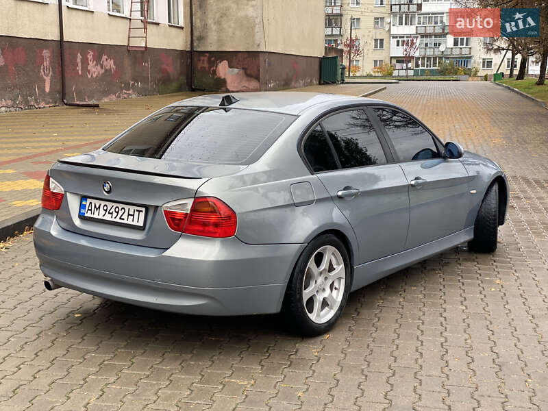 Седан BMW 3 Series 2005 в Звягеле