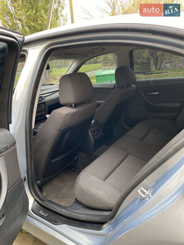 Седан BMW 3 Series 2005 в Звягеле