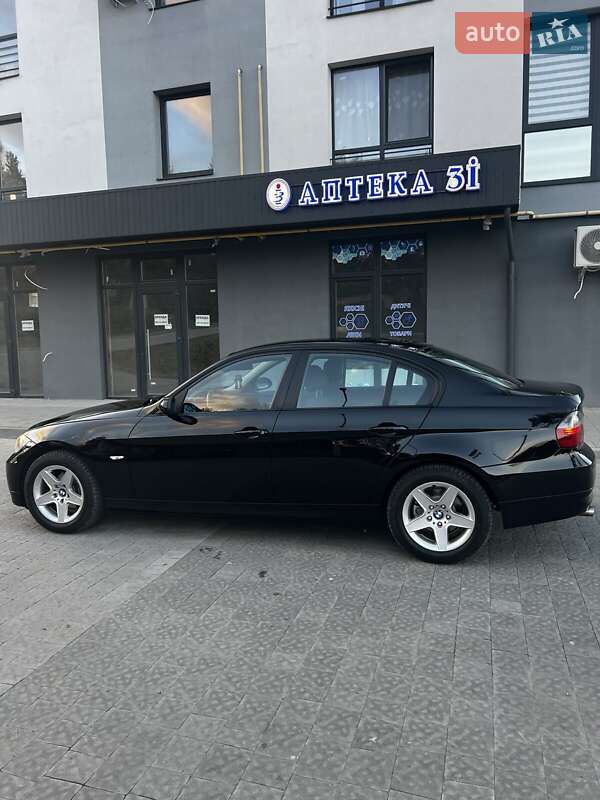 Седан BMW 3 Series 2007 в Новояворовске
