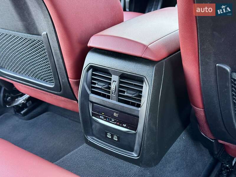 Седан BMW 3 Series 2022 в Киеве