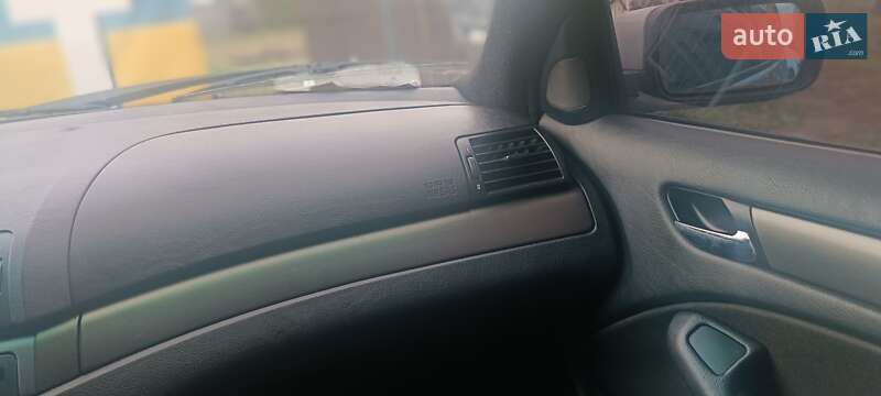 Седан BMW 3 Series 2004 в Киеве