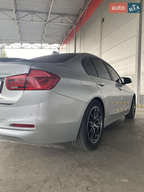 Седан BMW 3 Series 2015 в Ровно фото 8 Седан BMW 3 Series 2015 в Ровно