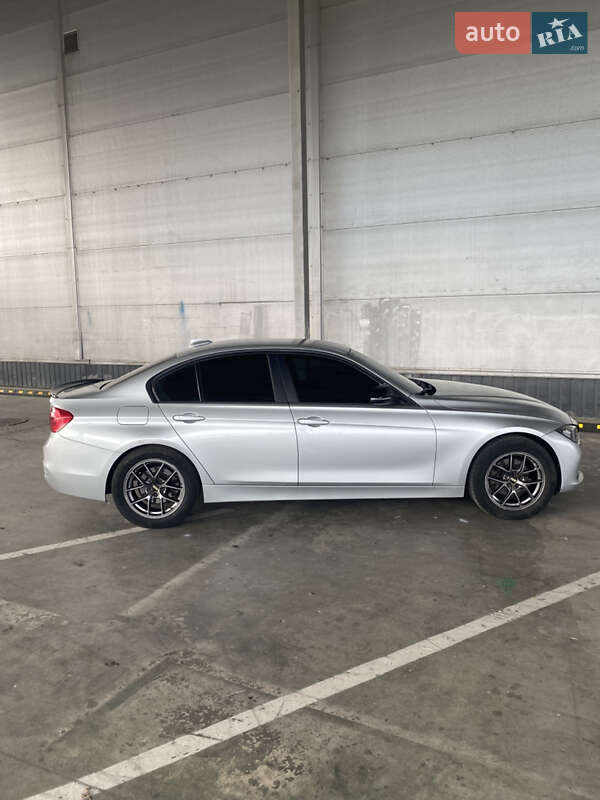 Седан BMW 3 Series 2015 в Ровно фото 10 Седан BMW 3 Series 2015 в Ровно