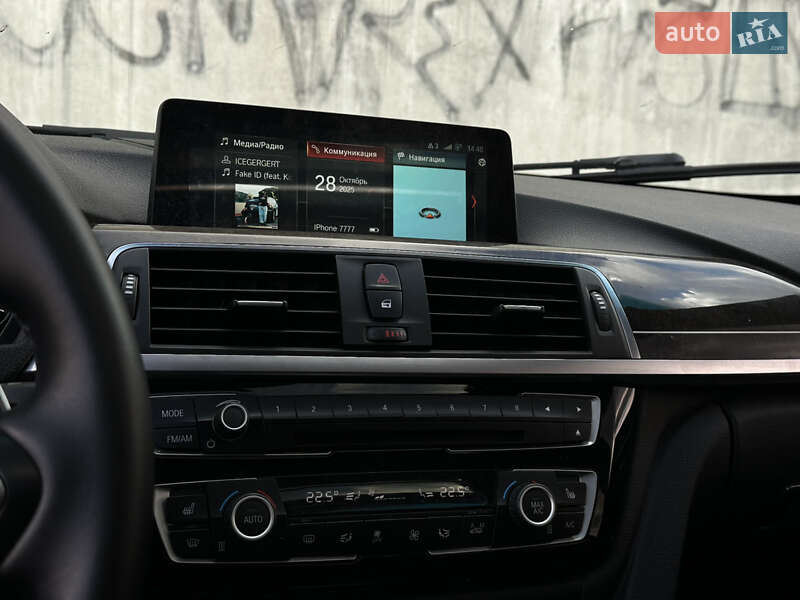 Седан BMW 3 Series 2015 в Львове