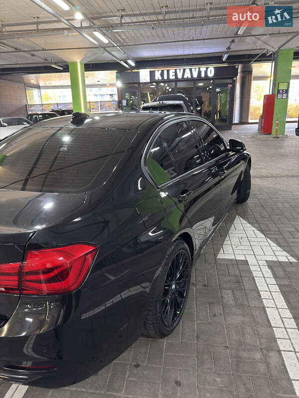 Седан BMW 3 Series 2016 в Киеве