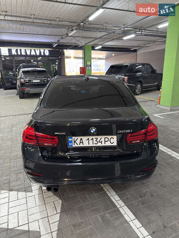 Седан BMW 3 Series 2016 в Киеве