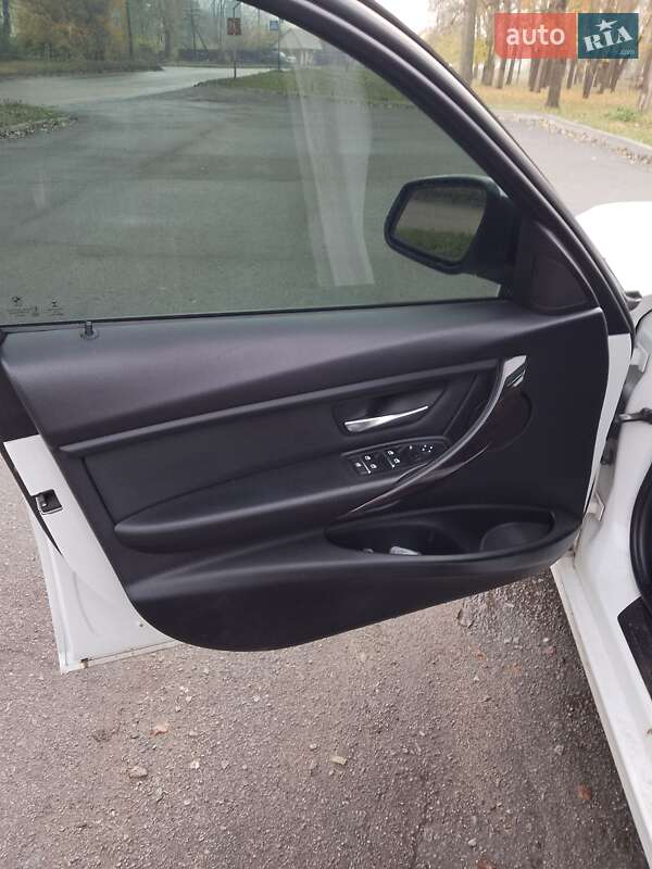 Седан BMW 3 Series 2015 в Прилуках