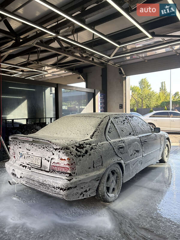 Седан BMW 3 Series 1992 в Черкассах