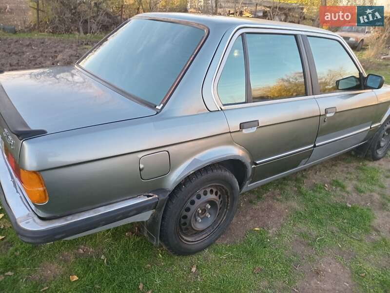 Седан BMW 3 Series 1985 в Снигиревке