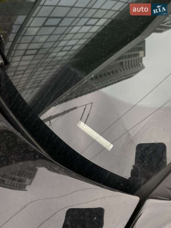 Седан BMW 3 Series 2019 в Киеве