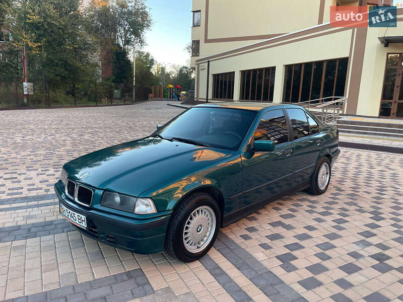 Седан BMW 3 Series 1993 в Измаиле