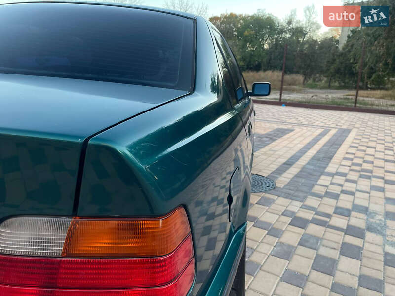 Седан BMW 3 Series 1993 в Измаиле