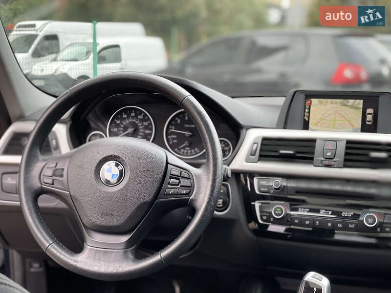 Седан BMW 3 Series 2017 в Киеве