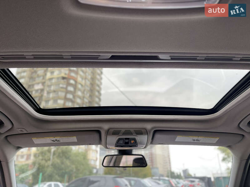 Седан BMW 3 Series 2017 в Киеве