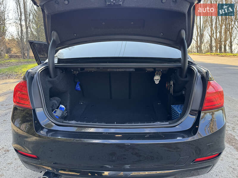 Седан BMW 3 Series 2012 в Умани