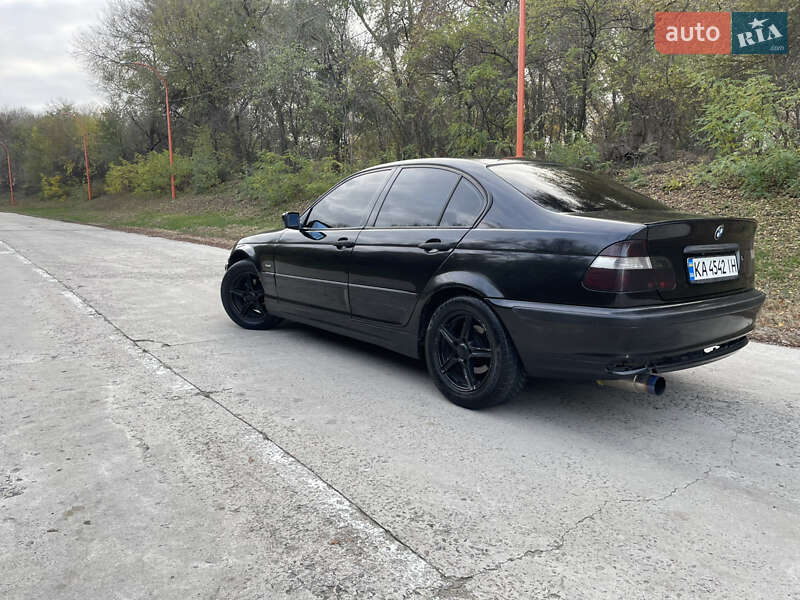 Седан BMW 3 Series 1999 в Градижске