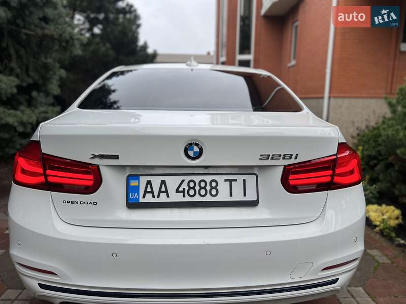 Седан BMW 3 Series 2016 в Києві