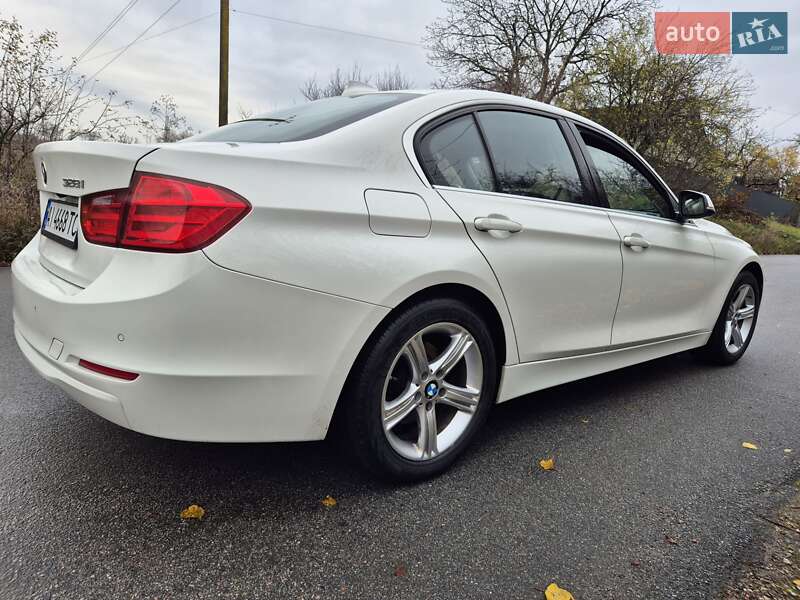 Седан BMW 3 Series 2014 в Сквире