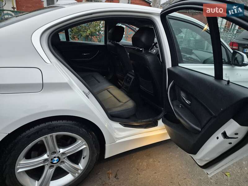 Седан BMW 3 Series 2014 в Сквире