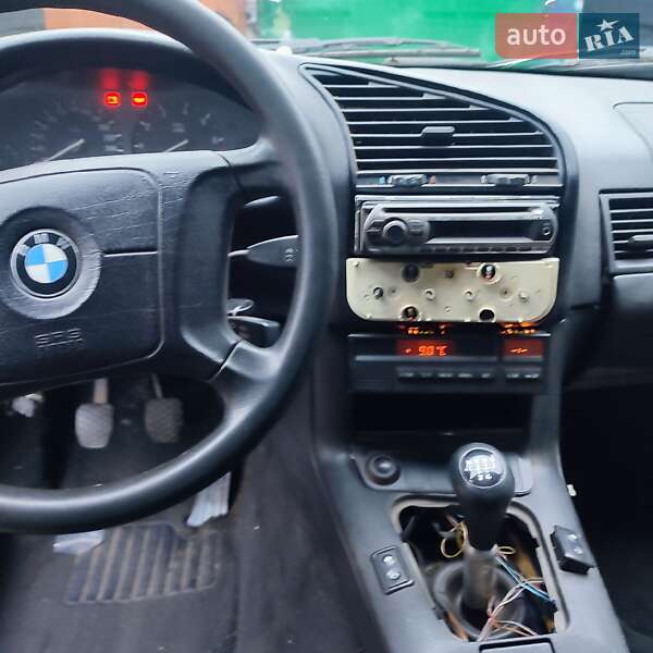 Седан BMW 3 Series 1995 в Умани
