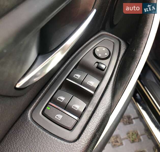 Седан BMW 3 Series 2016 в Киеве